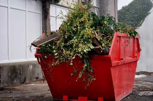 Efficient garden clearance process in Shepherdsbush